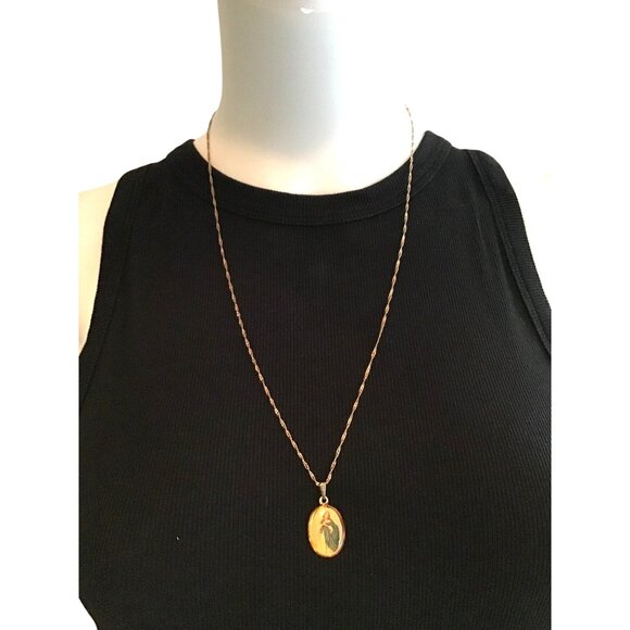 VINTAGE GOLD PHOTO PENDANT CHARM IMMACULATE CONCEPTION NECKLACE - Picture 1 of 5